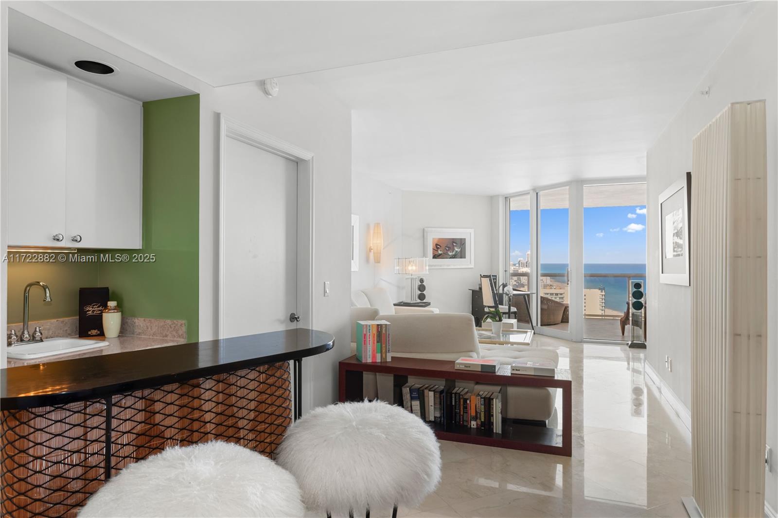 4779 Collins Ave 3508