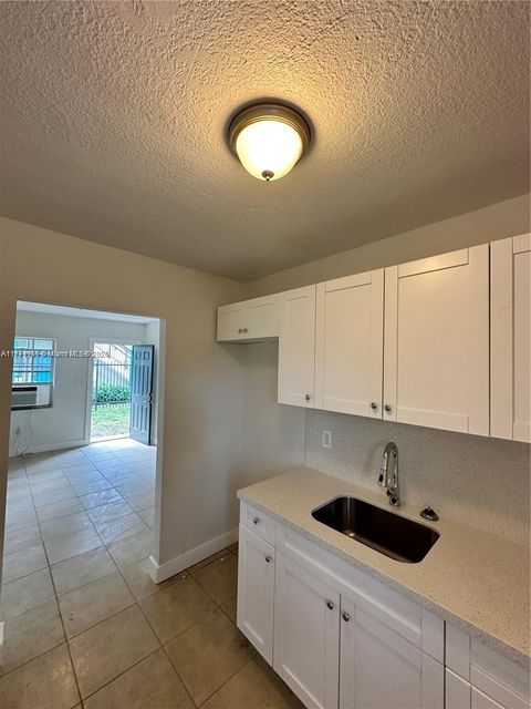 2050 Lincoln Ave 3 Opa-Locka FL 33054