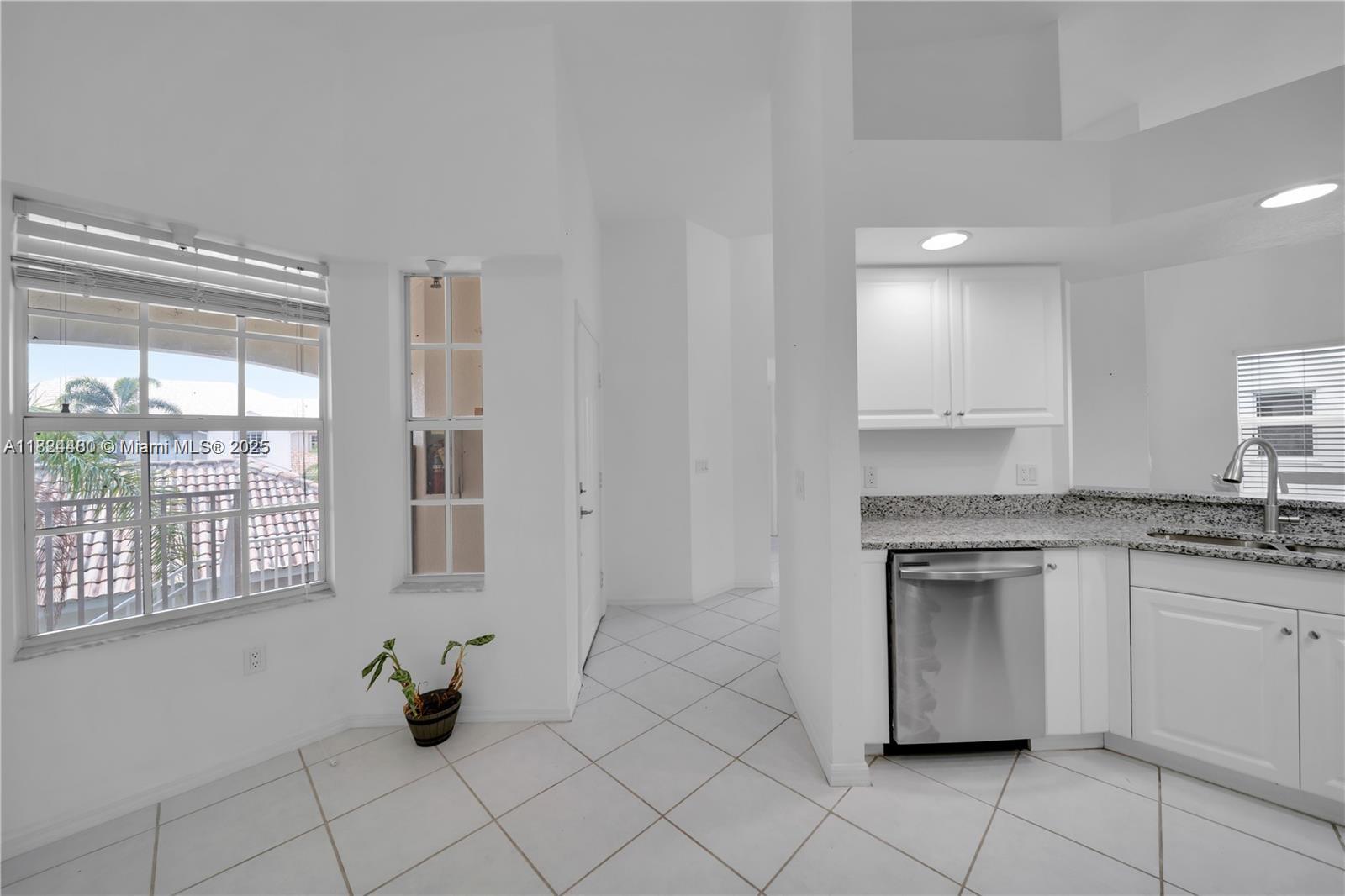 PORT OF THE ISLAND - Residential