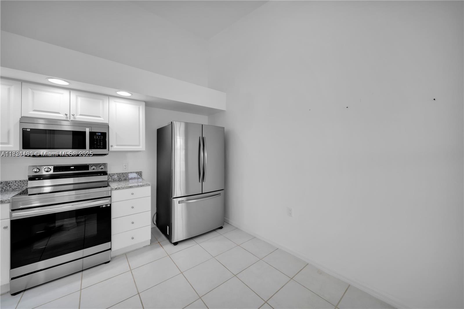 PORT OF THE ISLAND - Residential