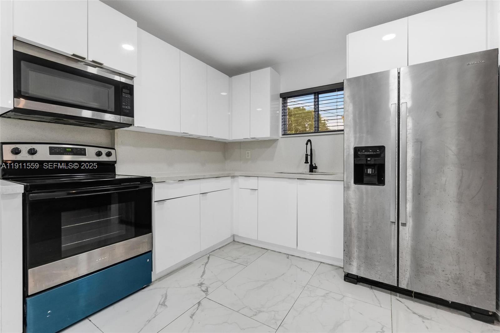 HYDE PARK FIRST SEC - Residential