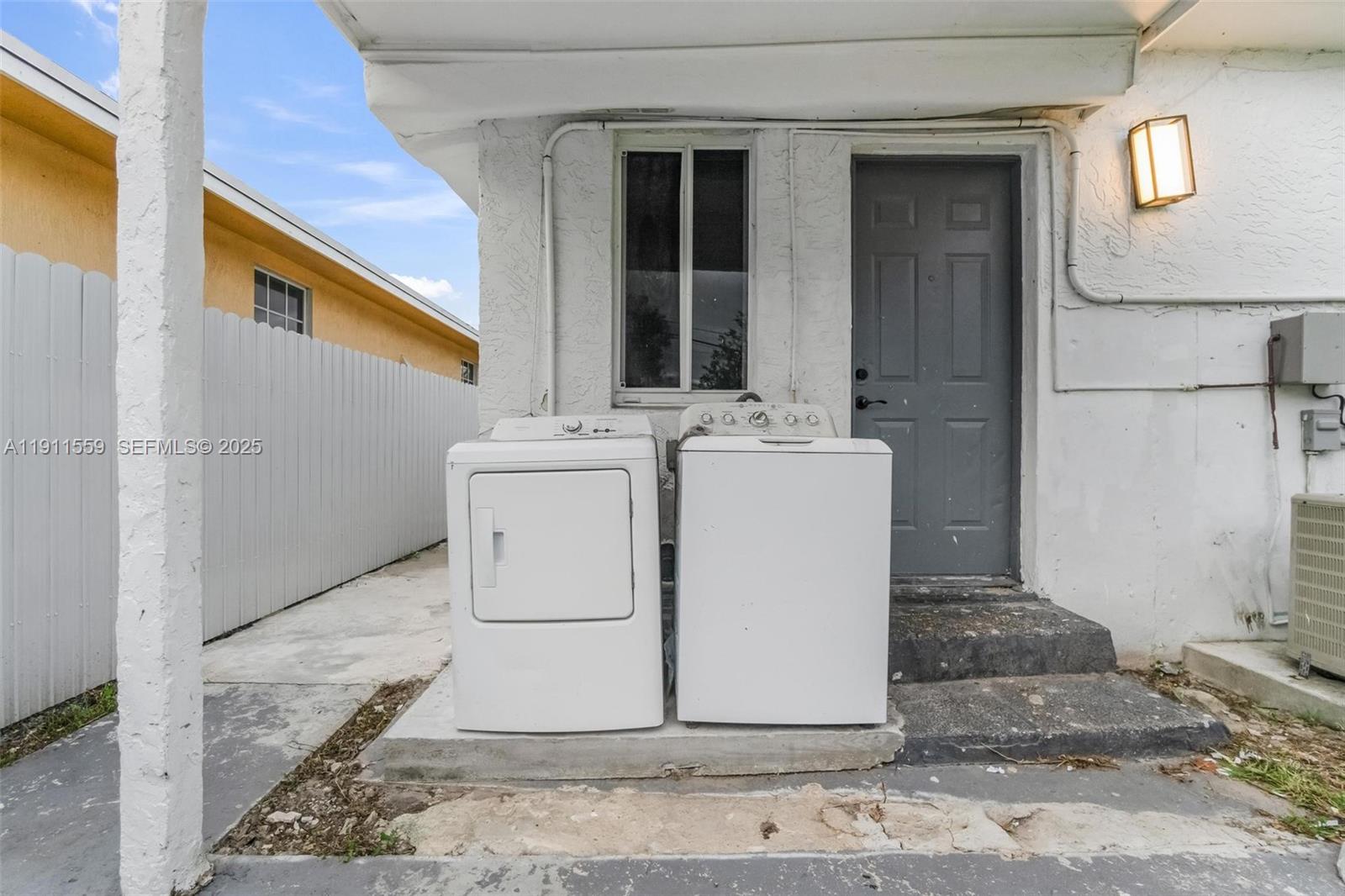 HYDE PARK FIRST SEC - Residential