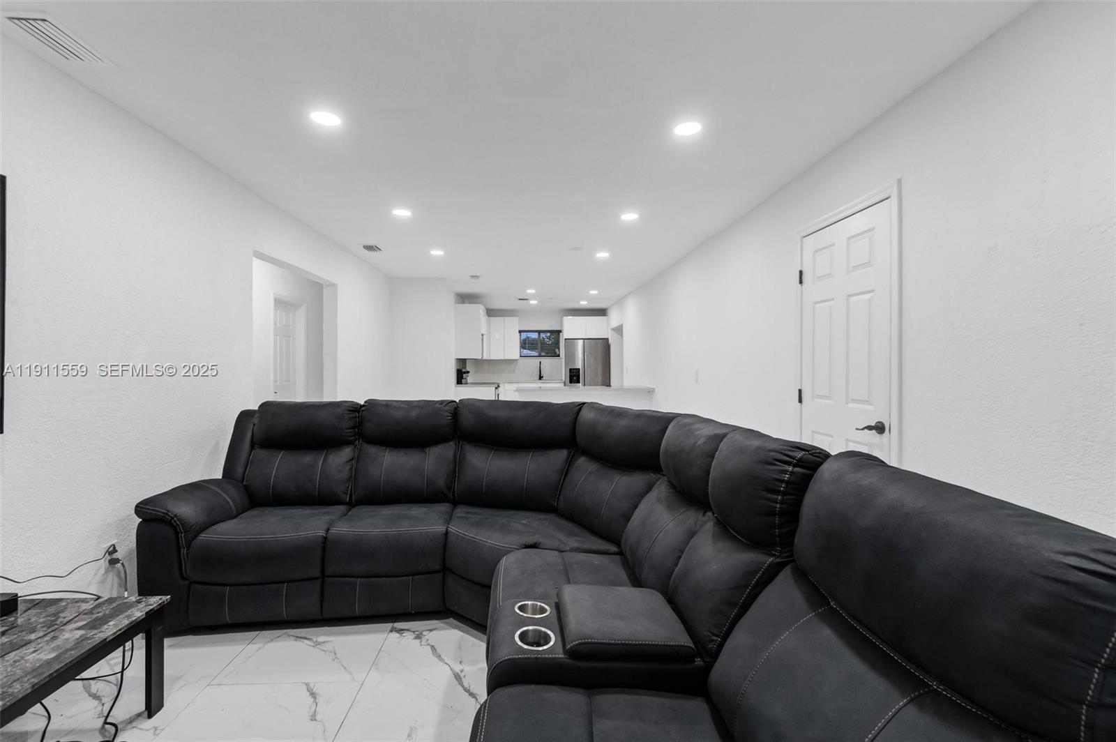 HYDE PARK FIRST SEC - Residential