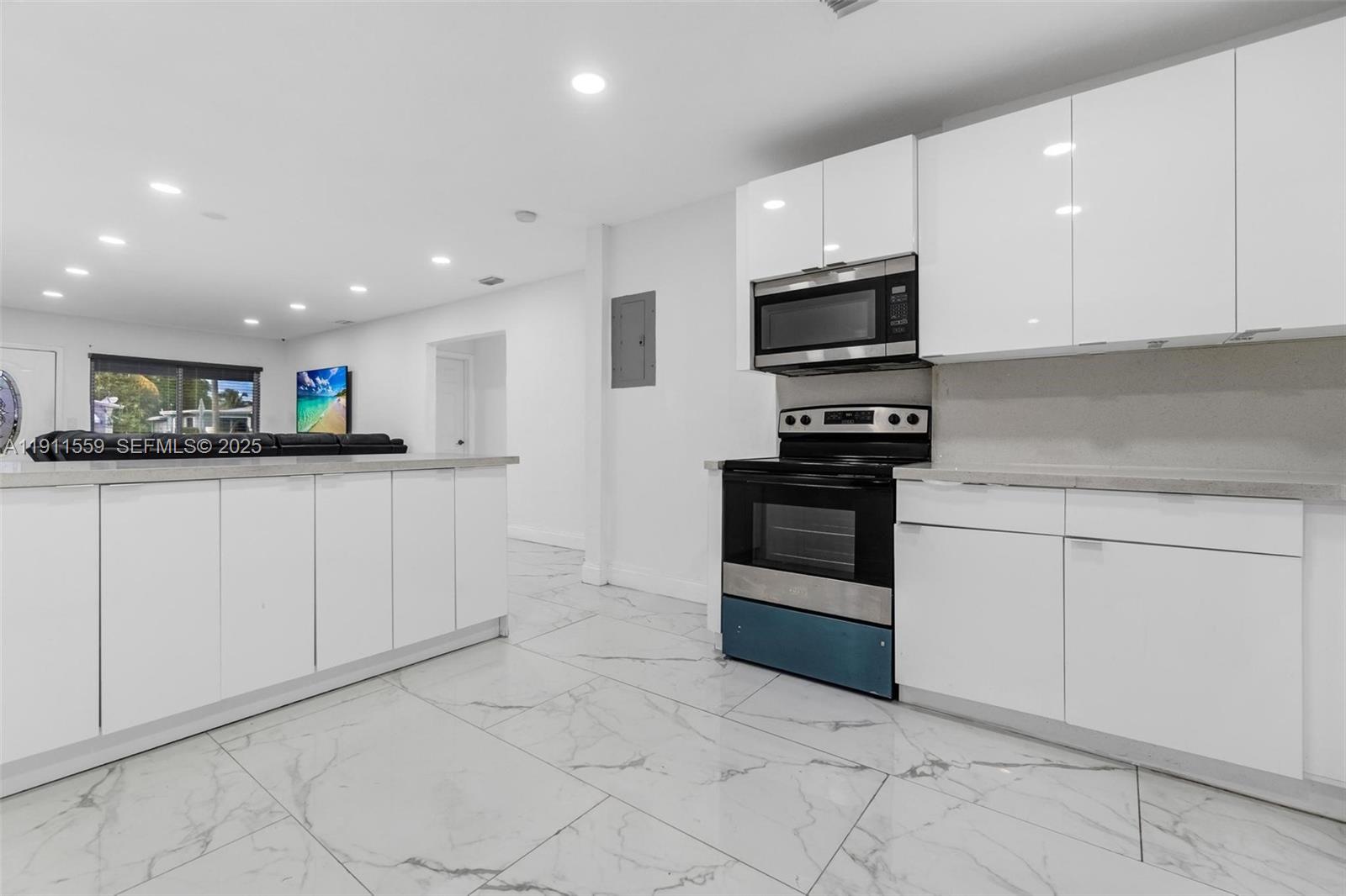 HYDE PARK FIRST SEC - Residential