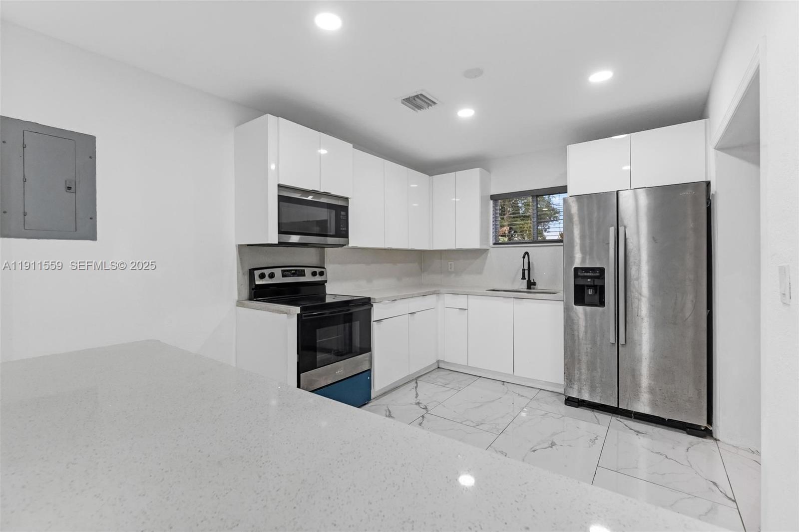 HYDE PARK FIRST SEC - Residential