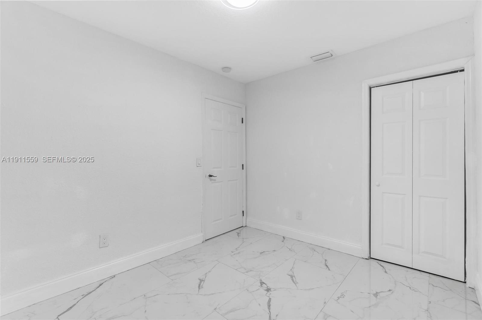 HYDE PARK FIRST SEC - Residential