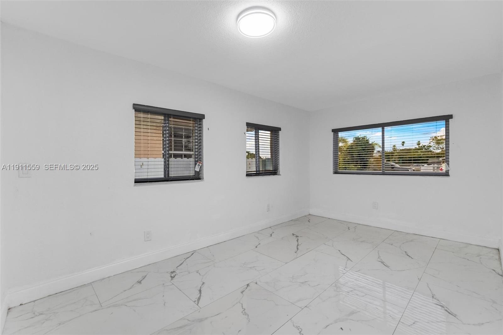 HYDE PARK FIRST SEC - Residential