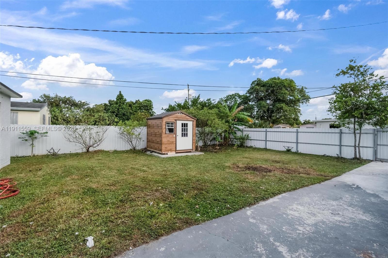 HYDE PARK FIRST SEC - Residential