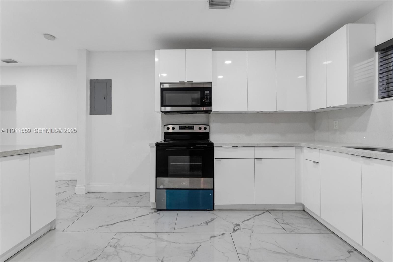 HYDE PARK FIRST SEC - Residential