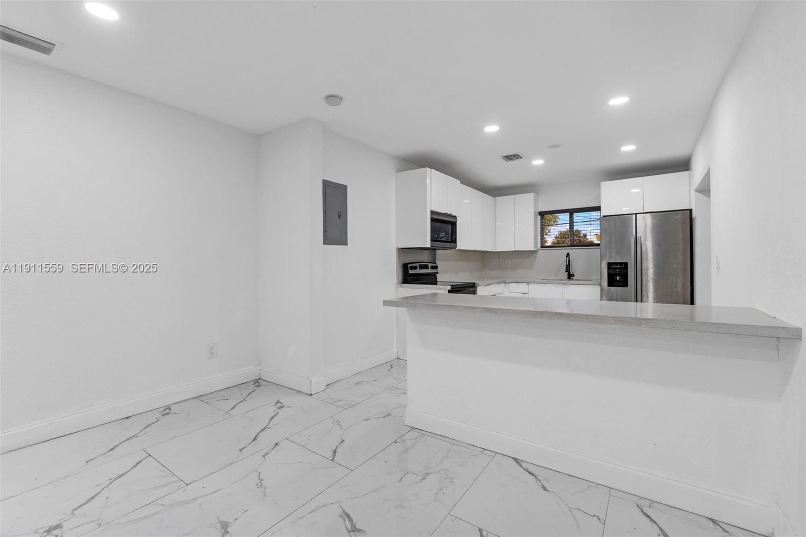 HYDE PARK FIRST SEC - Residential