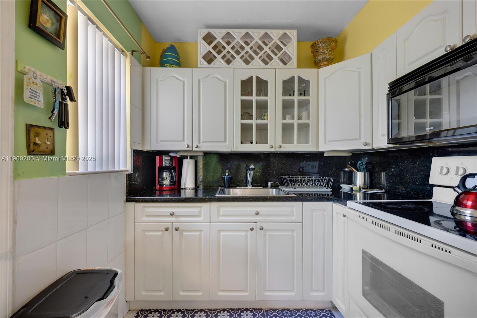 HOLLYWOOD LITTLE RANCHES - Residential Lease