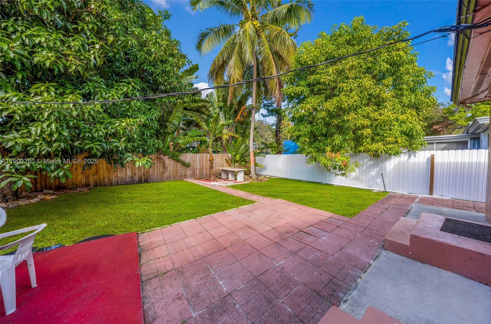 HOLLYWOOD LITTLE RANCHES - Residential Lease