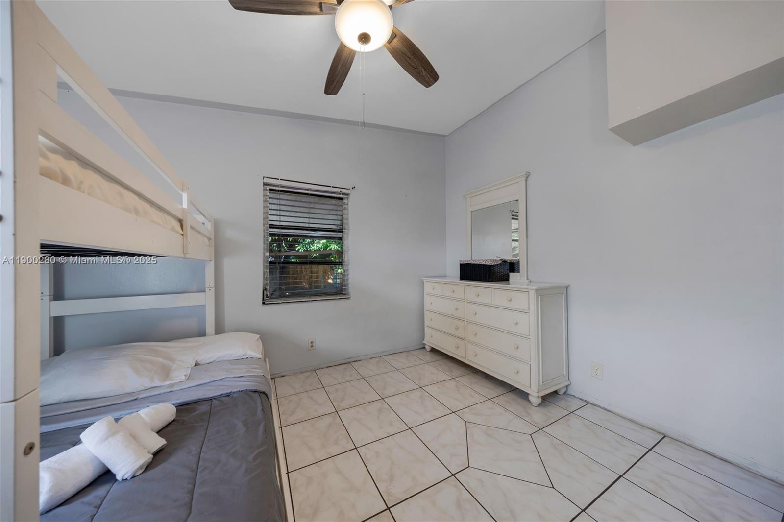 HOLLYWOOD LITTLE RANCHES - Residential Lease