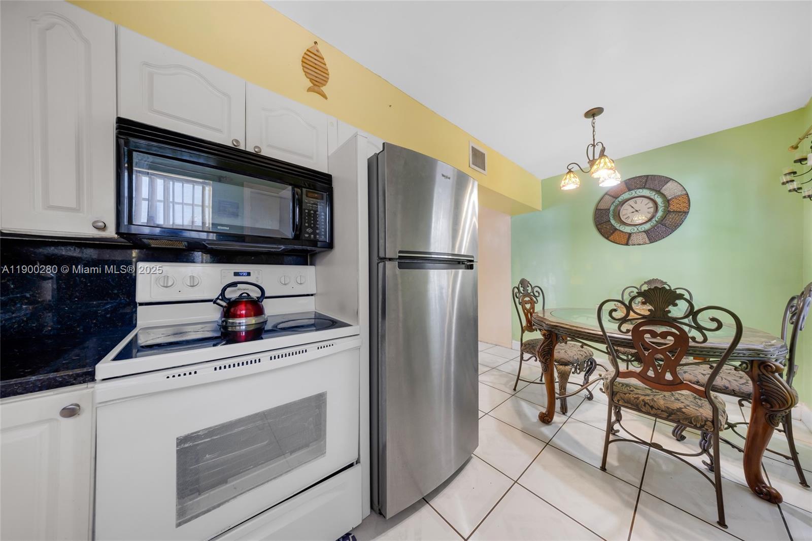 HOLLYWOOD LITTLE RANCHES - Residential Lease