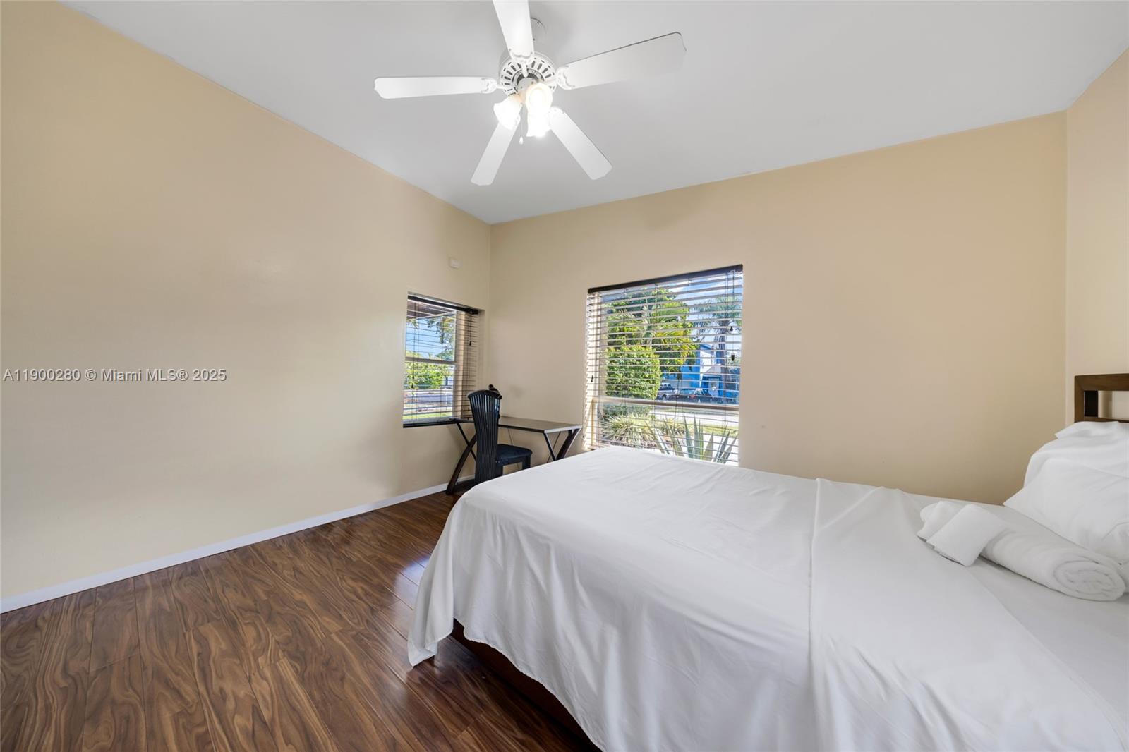 HOLLYWOOD LITTLE RANCHES - Residential Lease