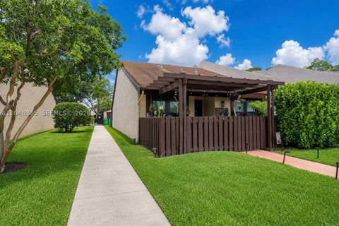 Photo of 8356 NW 37th Pl #E-9, Sunrise, FL 33351 (MLS # A12040345)