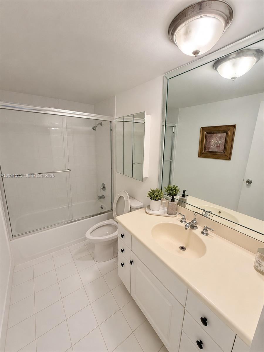 5151 Collins Ave 1520