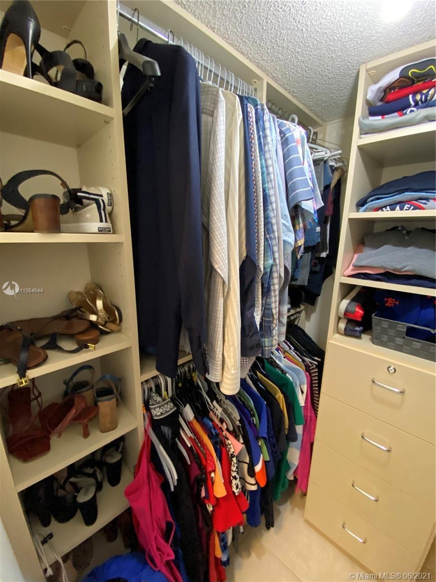 QUADOMAIN TOWER 1 & 4 CON - Residential