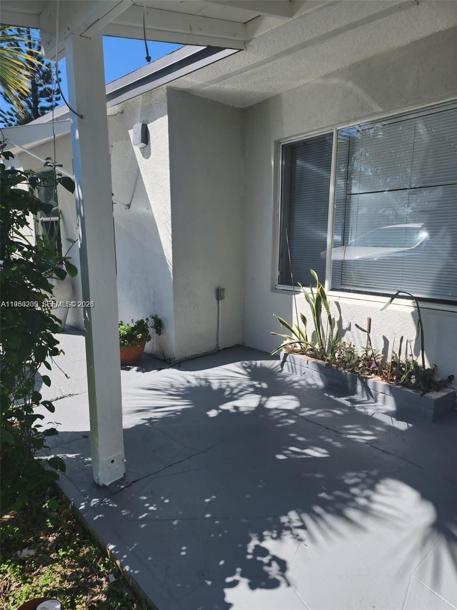 CRESTHAVEN NO 3 - Residential Lease