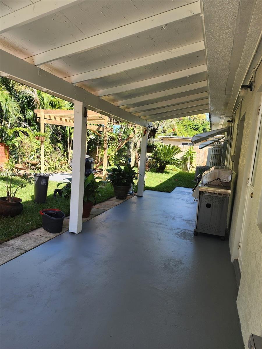 CRESTHAVEN NO 3 - Residential Lease