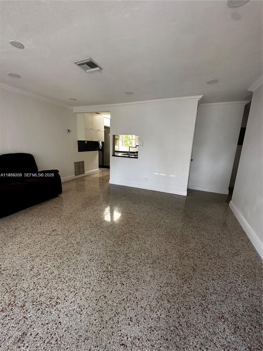 CRESTHAVEN NO 3 - Residential Lease