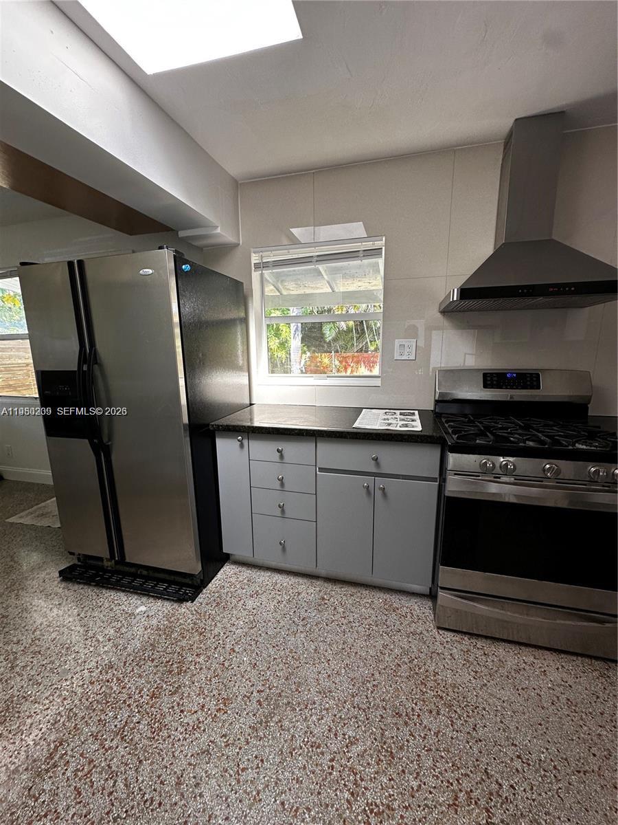 CRESTHAVEN NO 3 - Residential Lease