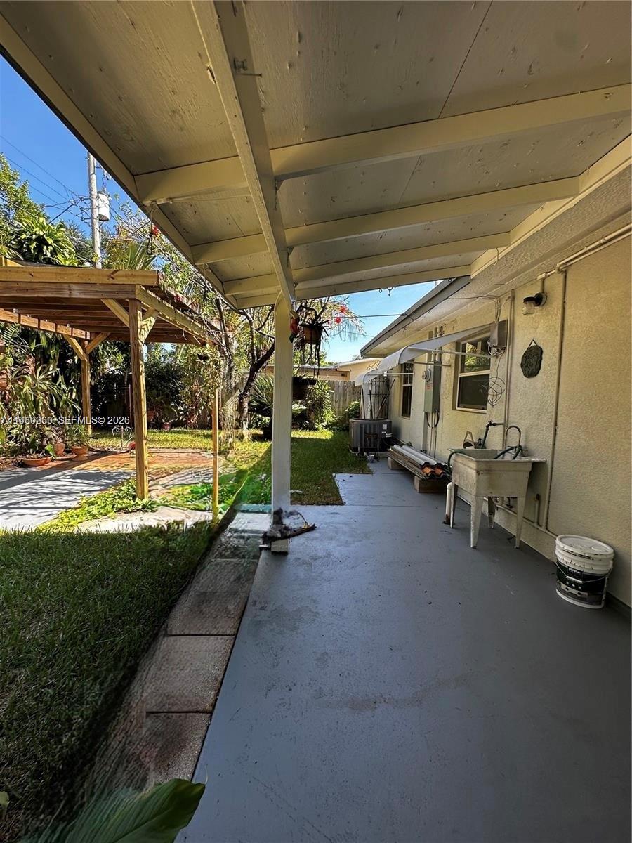 CRESTHAVEN NO 3 - Residential Lease