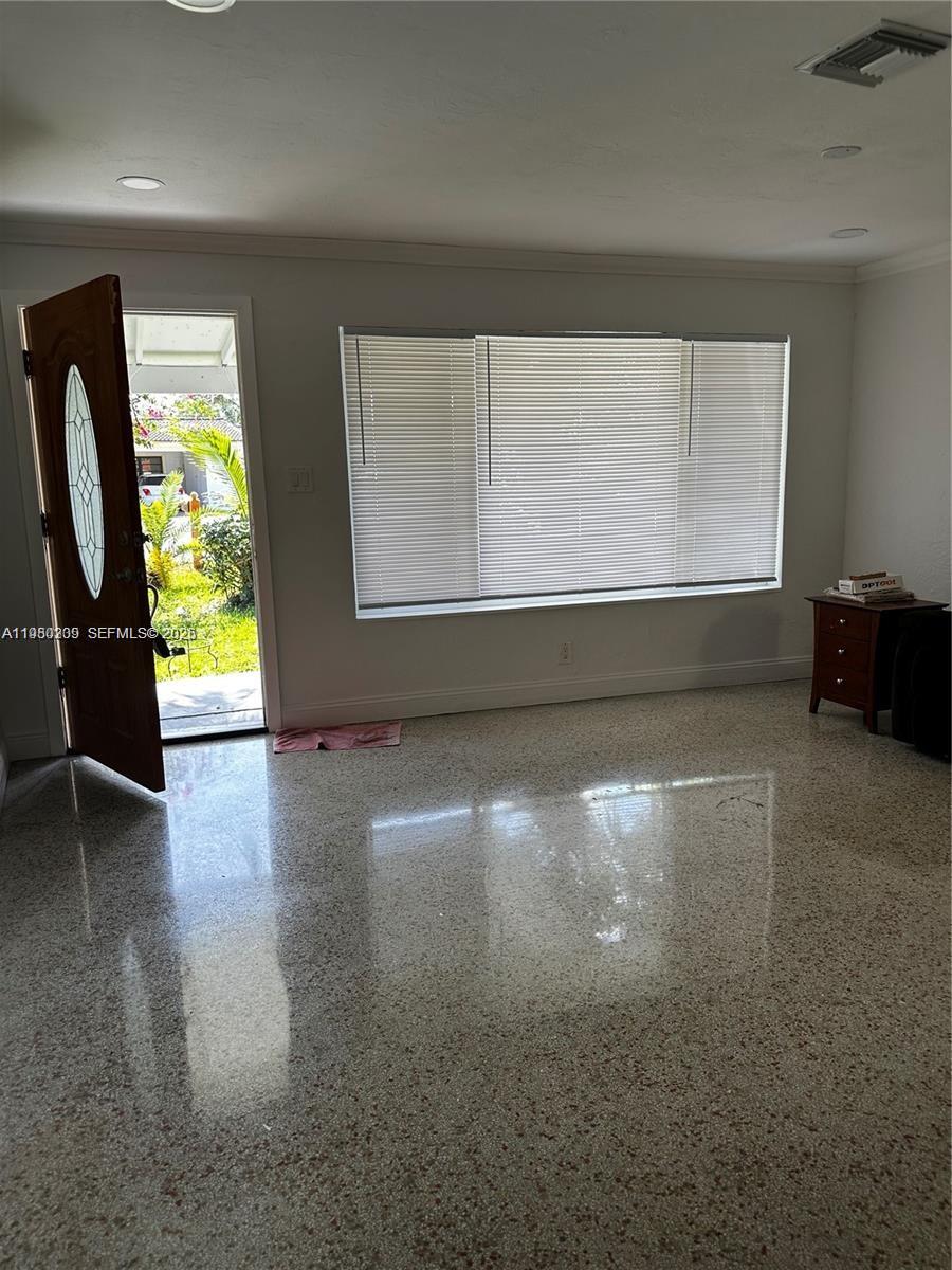 CRESTHAVEN NO 3 - Residential Lease