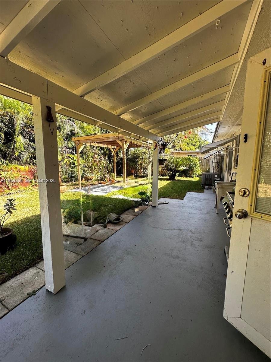 CRESTHAVEN NO 3 - Residential Lease