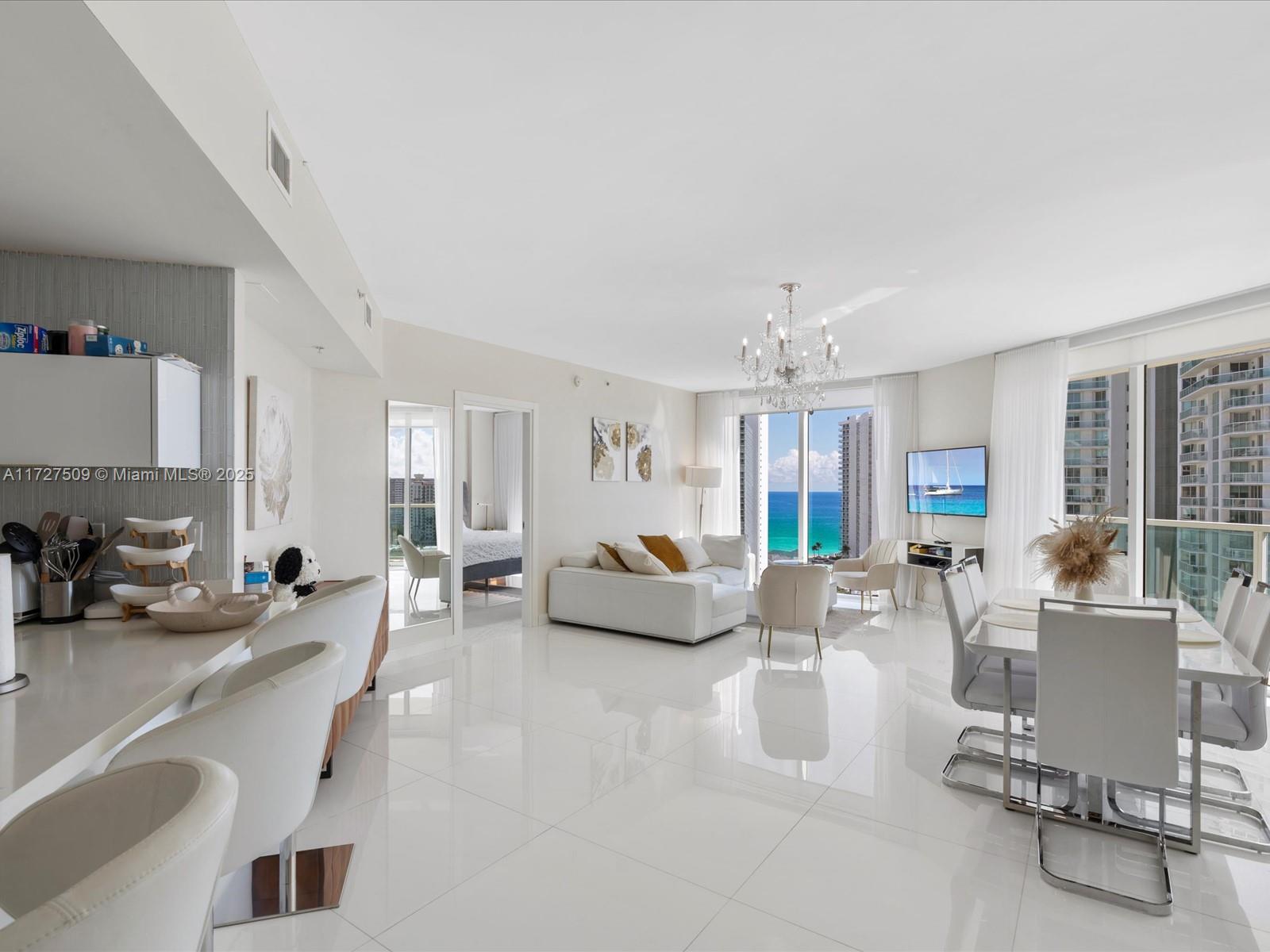 ST TROPEZ ON THE BAY III - Residential