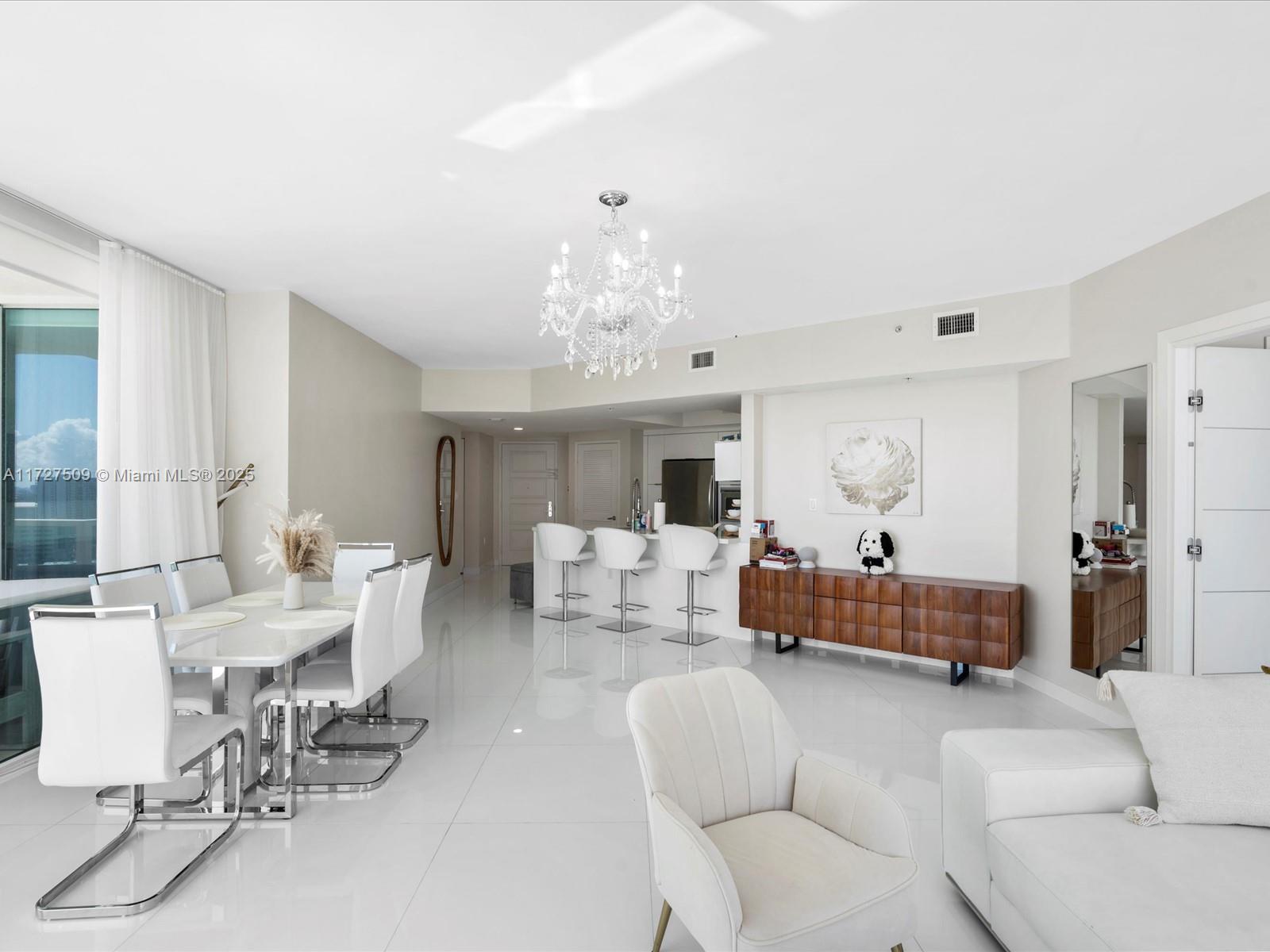 ST TROPEZ ON THE BAY III - Residential