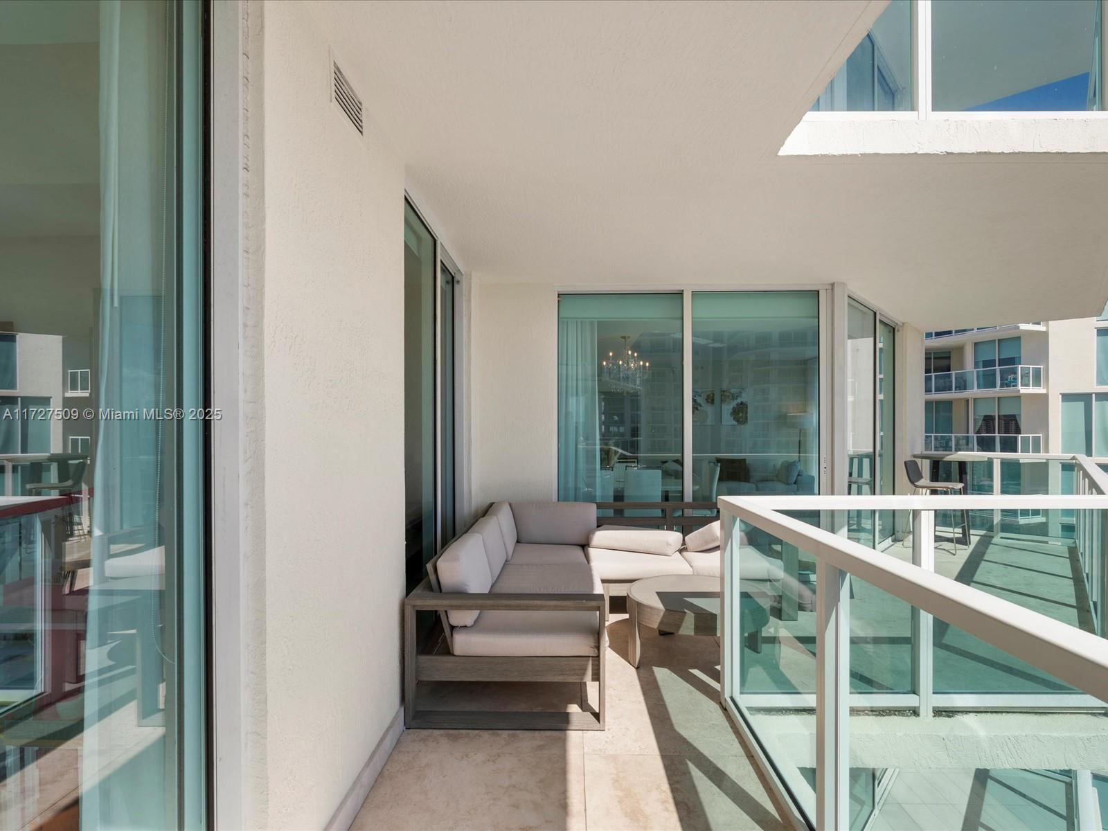 ST TROPEZ ON THE BAY III - Residential