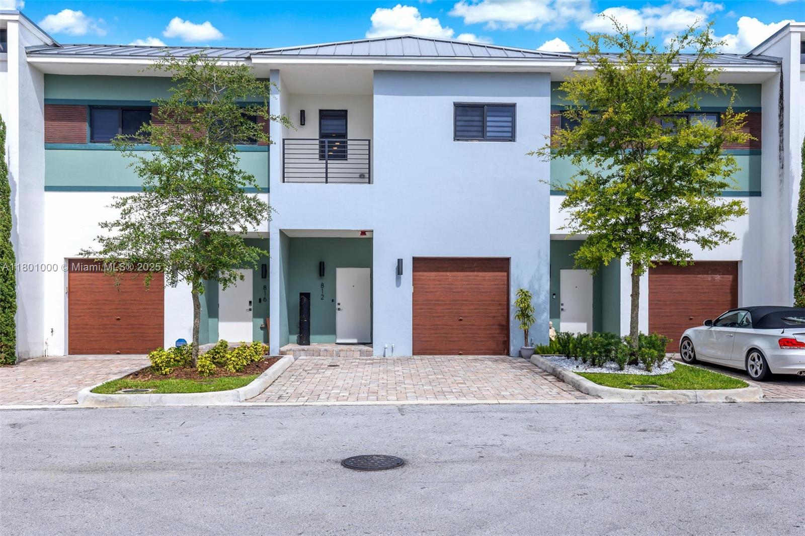 Rental Property at 812 Nw 44th Ter, Plantation, Miami-Dade County, Florida - Bedrooms: 3 
Bathrooms: 3  - $3,450 MO.