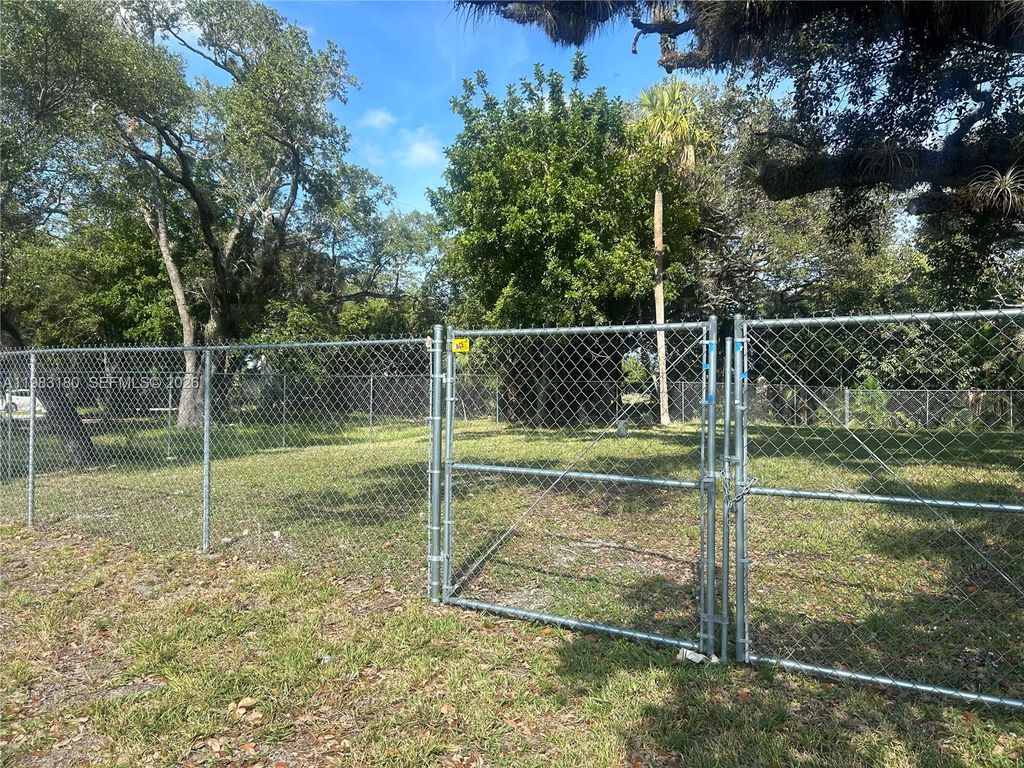 Photo of 2551 SW 36th St, Dania Beach, FL 33312 (MLS # A11983180)