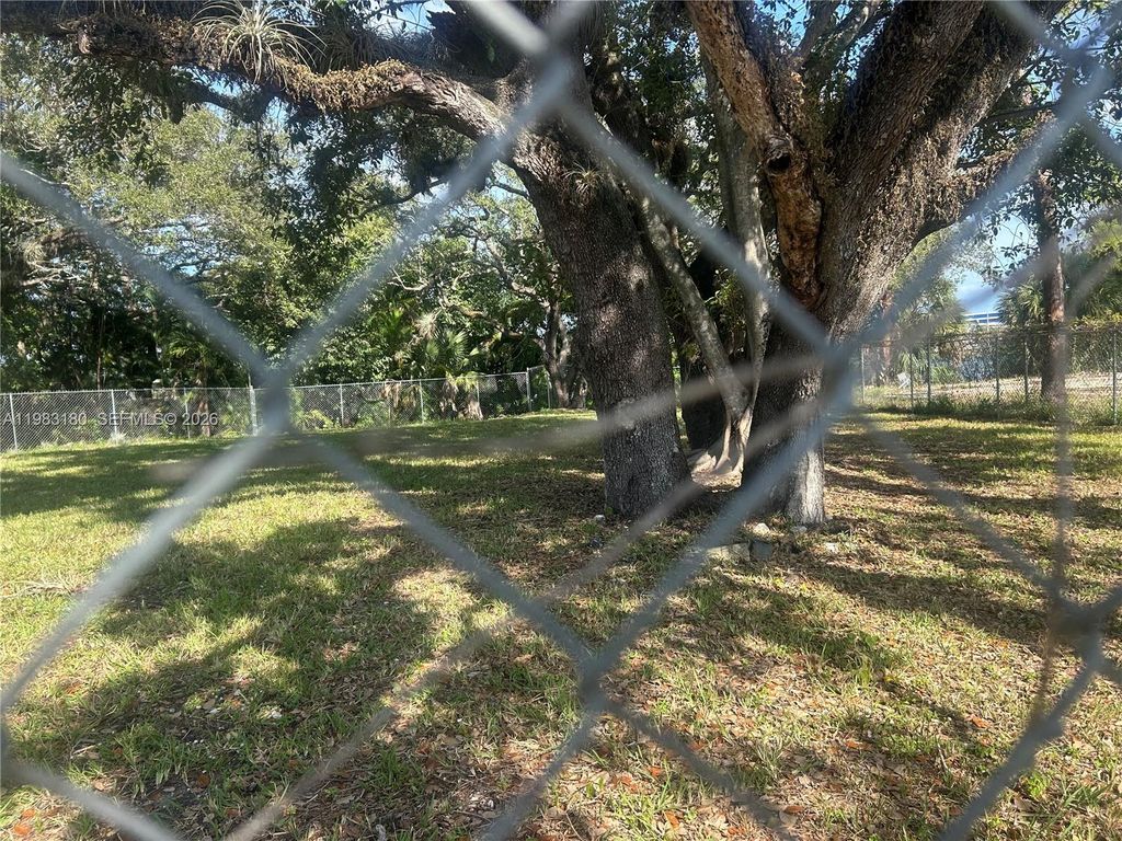 Photo of 2551 SW 36th St, Dania Beach, FL 33312 (MLS # A11983180)