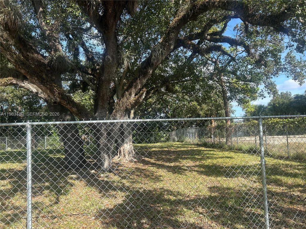 Photo of 2551 SW 36th St, Dania Beach, FL 33312 (MLS # A11983180)