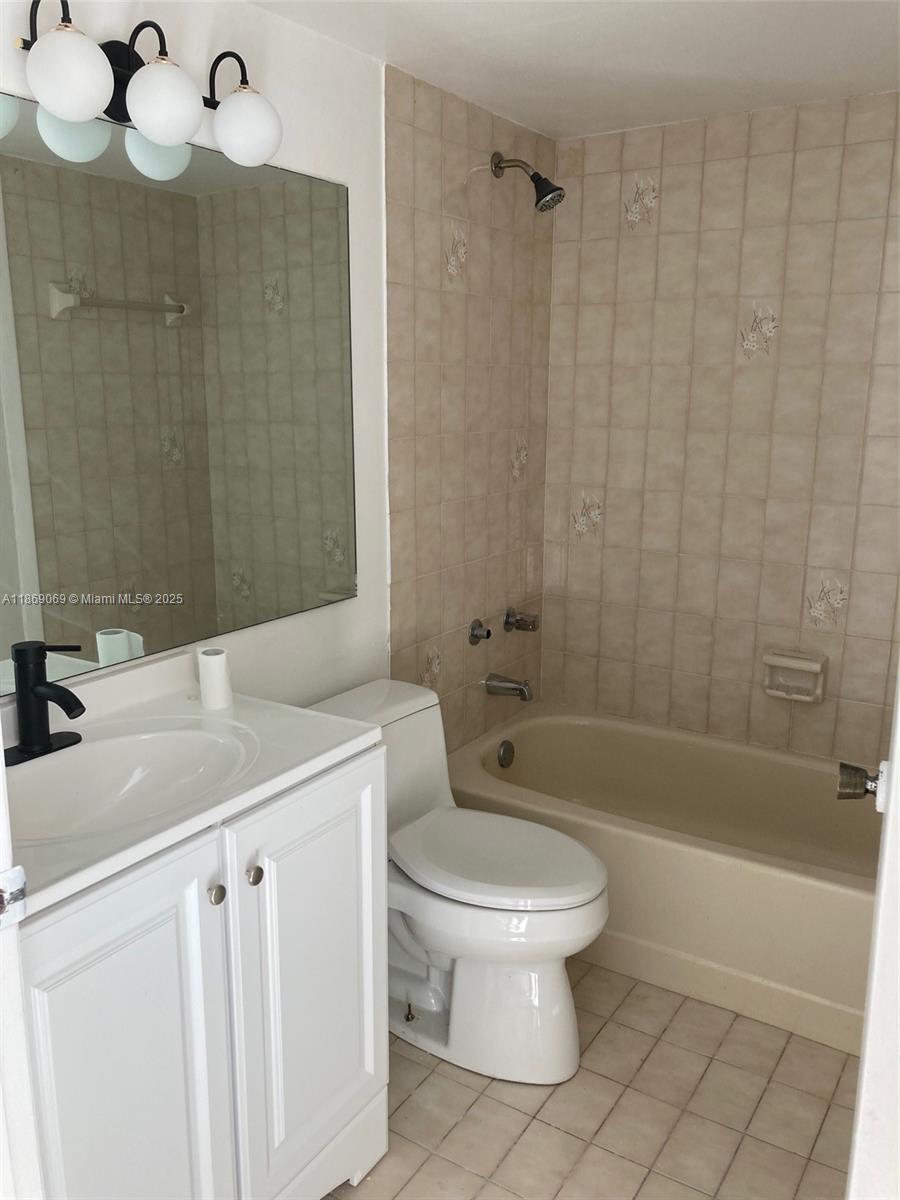 INTERNATIONAL PARK I COND - Residential