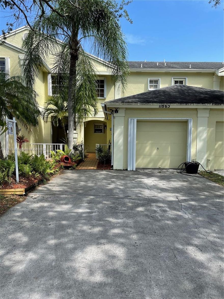 Perfectly located, Beautiful 2 Bedrooms 2.5 Baths Townhouse in Amaretto community!!! Amenities include clubhouse, tennis courts and pool. Stainless Steel Appliances. Minutes to Turnpike and mayor highways. Baptist Hospital, Miami Dade College.