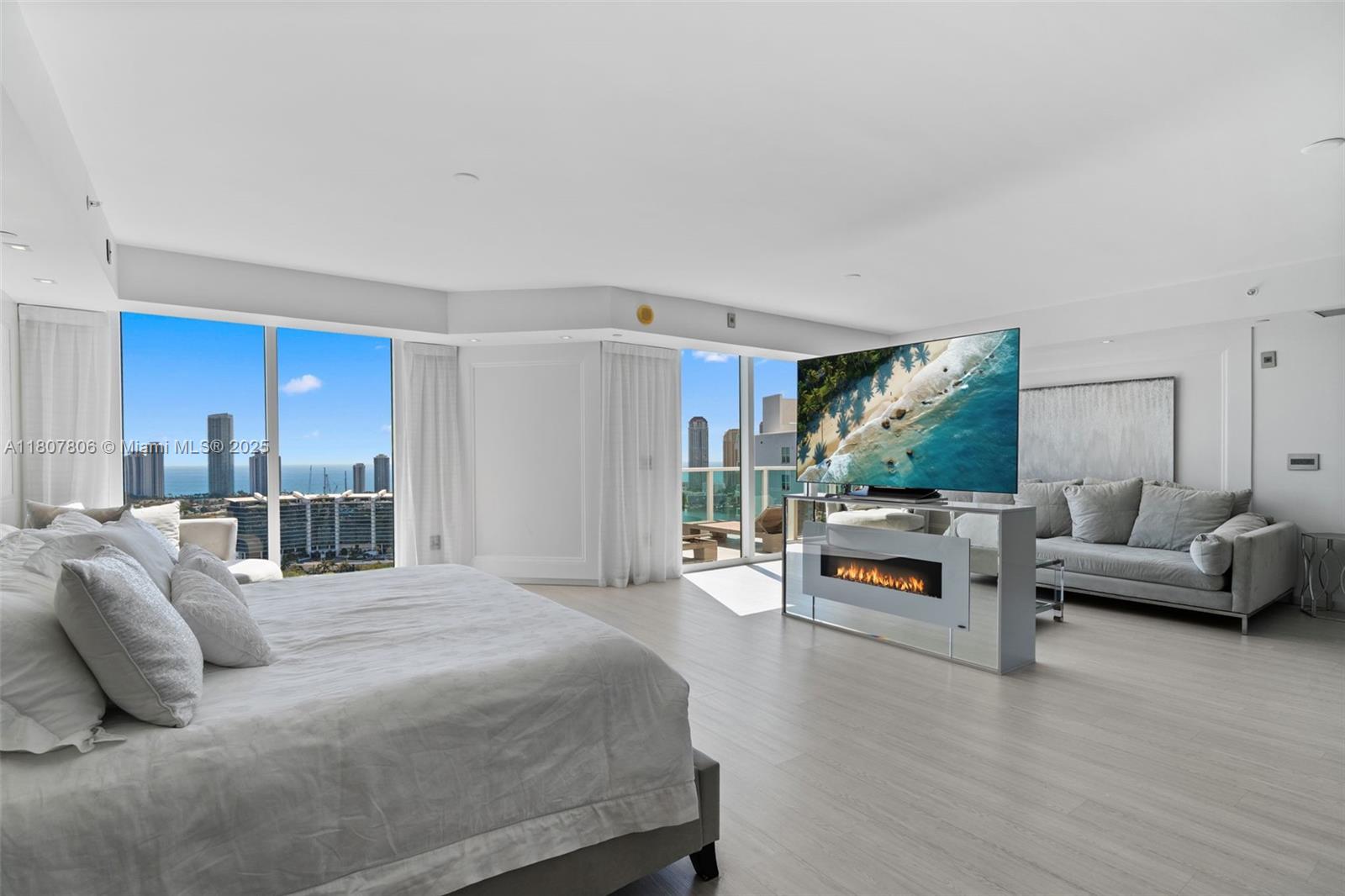 THE PENINSULA II CONDO - Residential