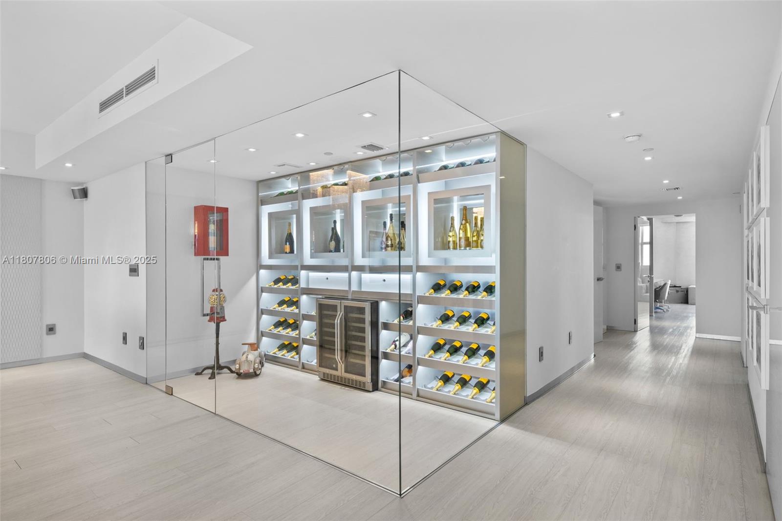 THE PENINSULA II CONDO - Residential