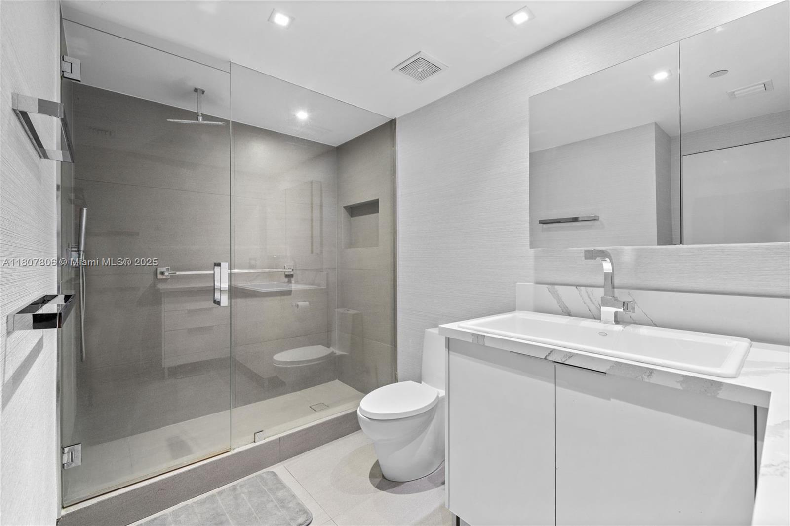 THE PENINSULA II CONDO - Residential