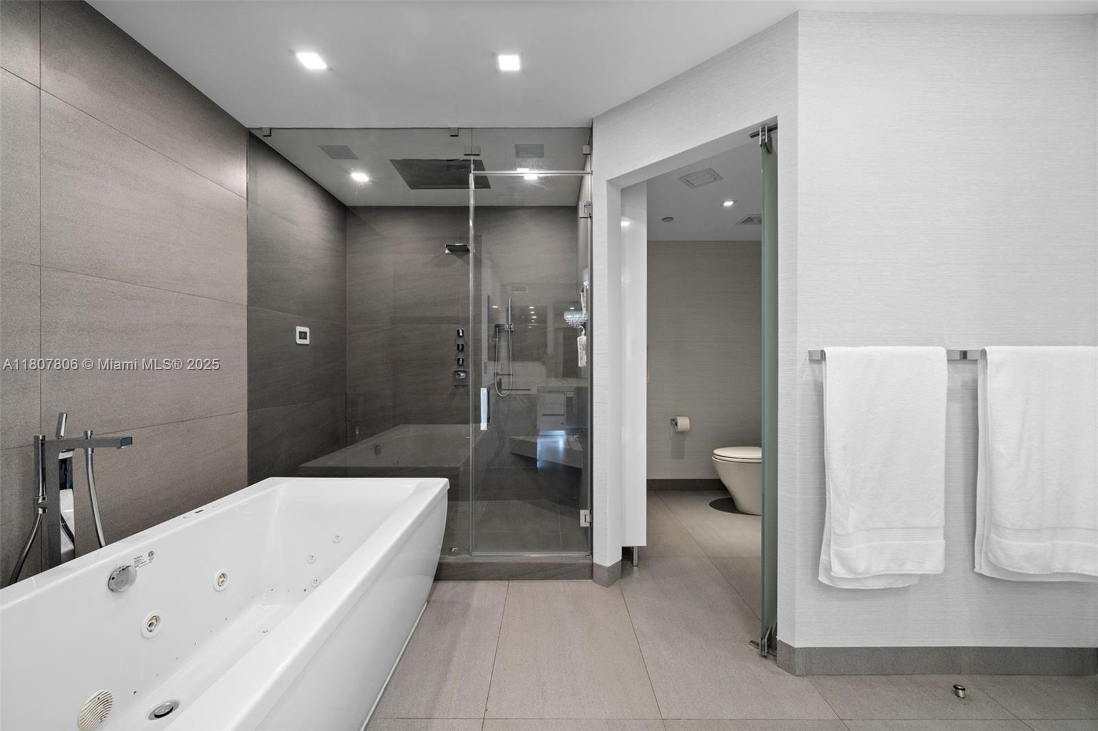 THE PENINSULA II CONDO - Residential