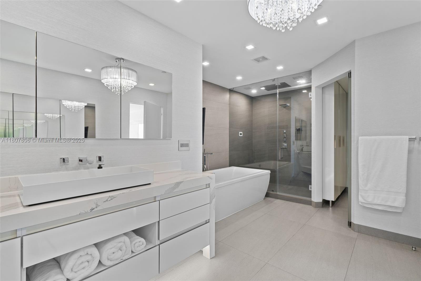 THE PENINSULA II CONDO - Residential