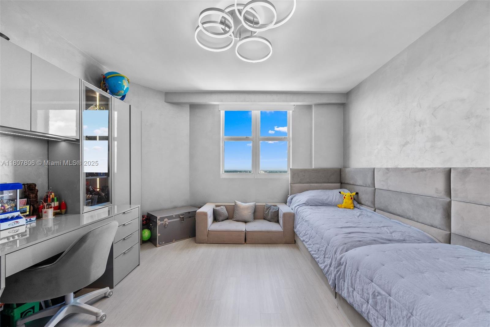 THE PENINSULA II CONDO - Residential