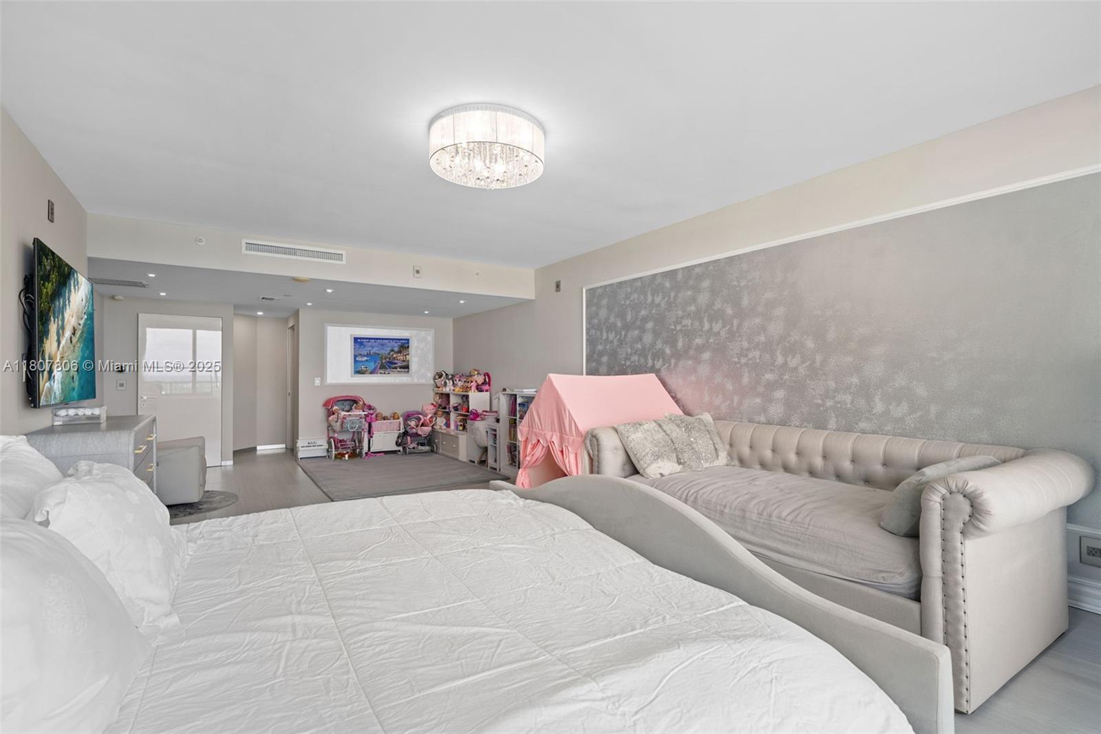 THE PENINSULA II CONDO - Residential