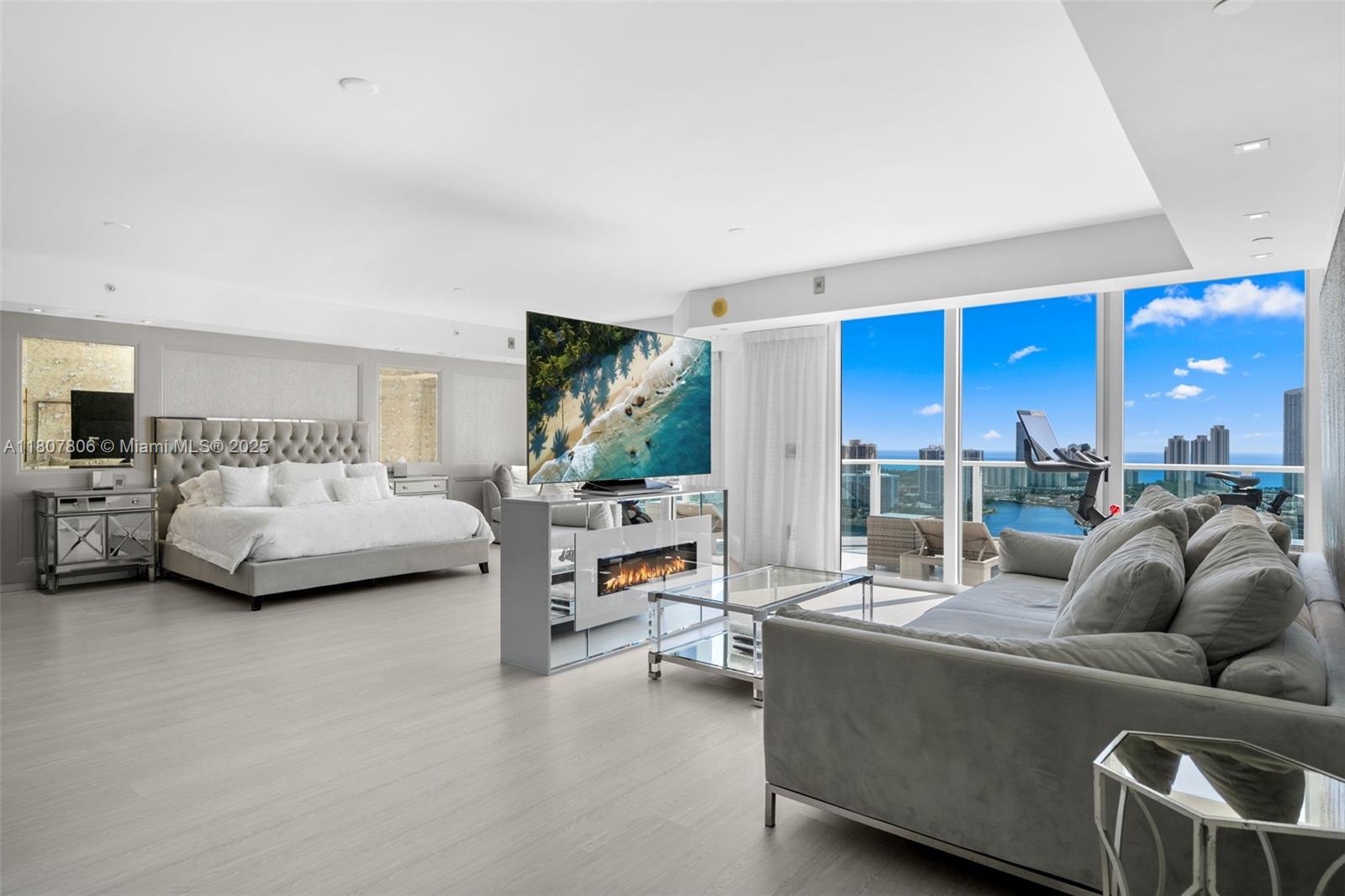 THE PENINSULA II CONDO - Residential