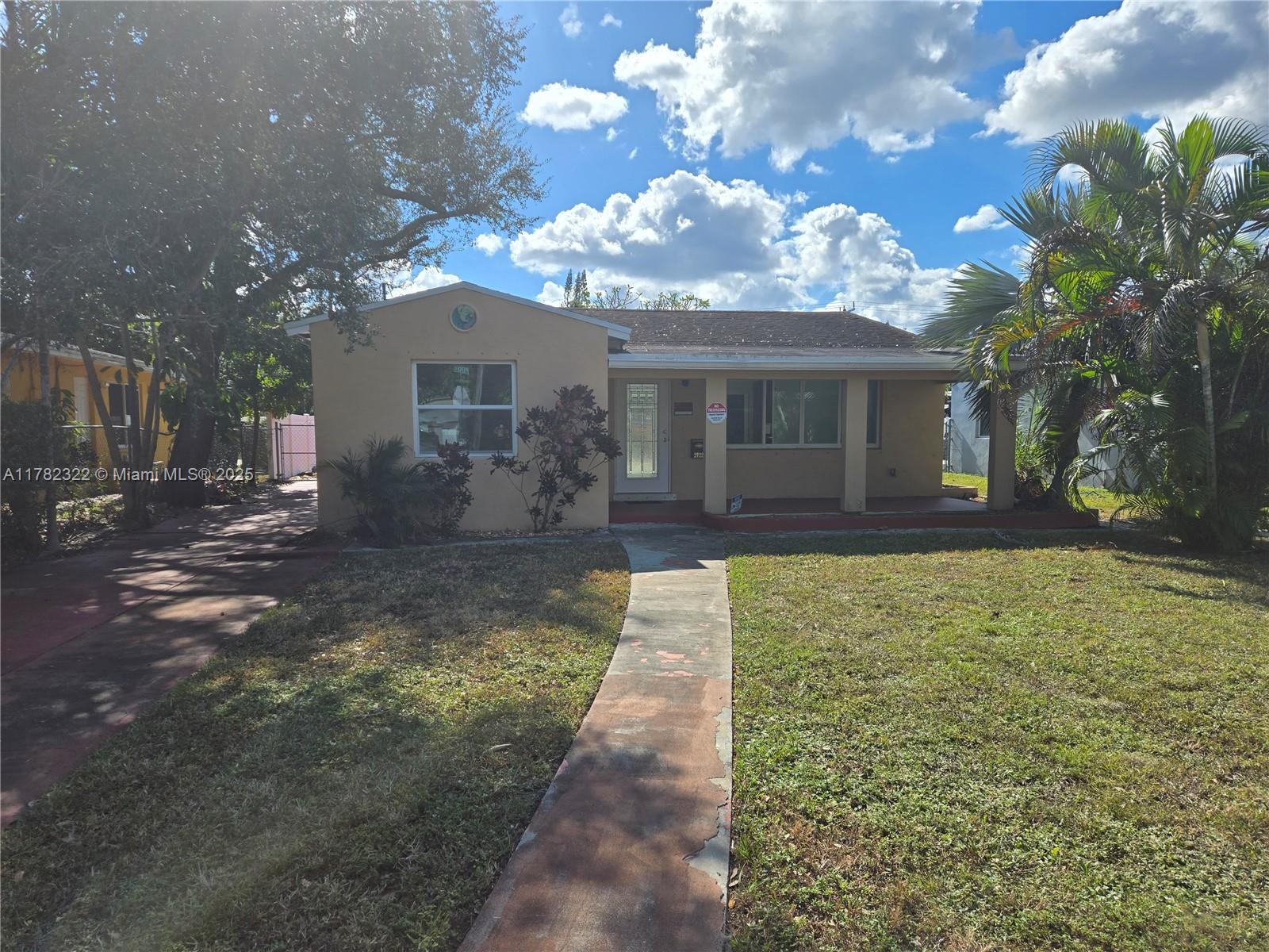 Property for Sale at 2722 Pierce St, Hollywood, Broward County, Florida - Bedrooms: 2 
Bathrooms: 2  - $499,000