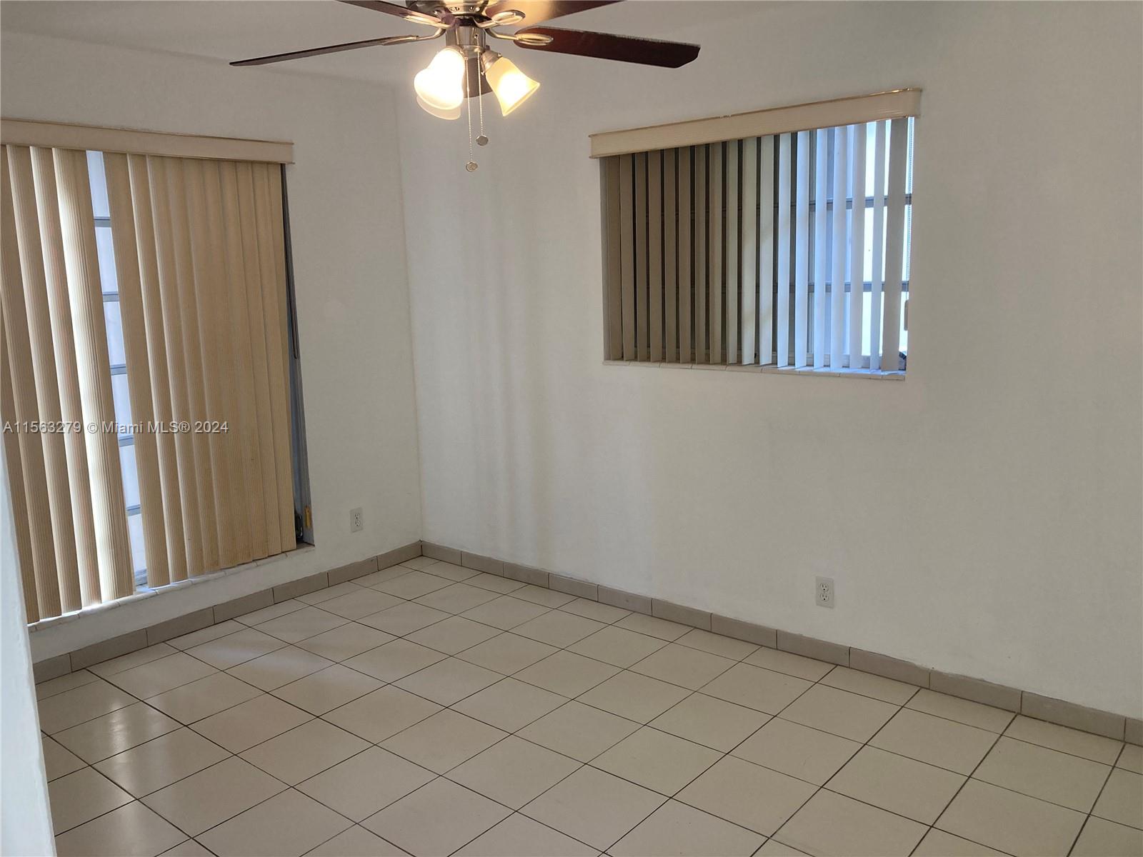 PALM SPRINGS LAKES 2ND AD - Residential