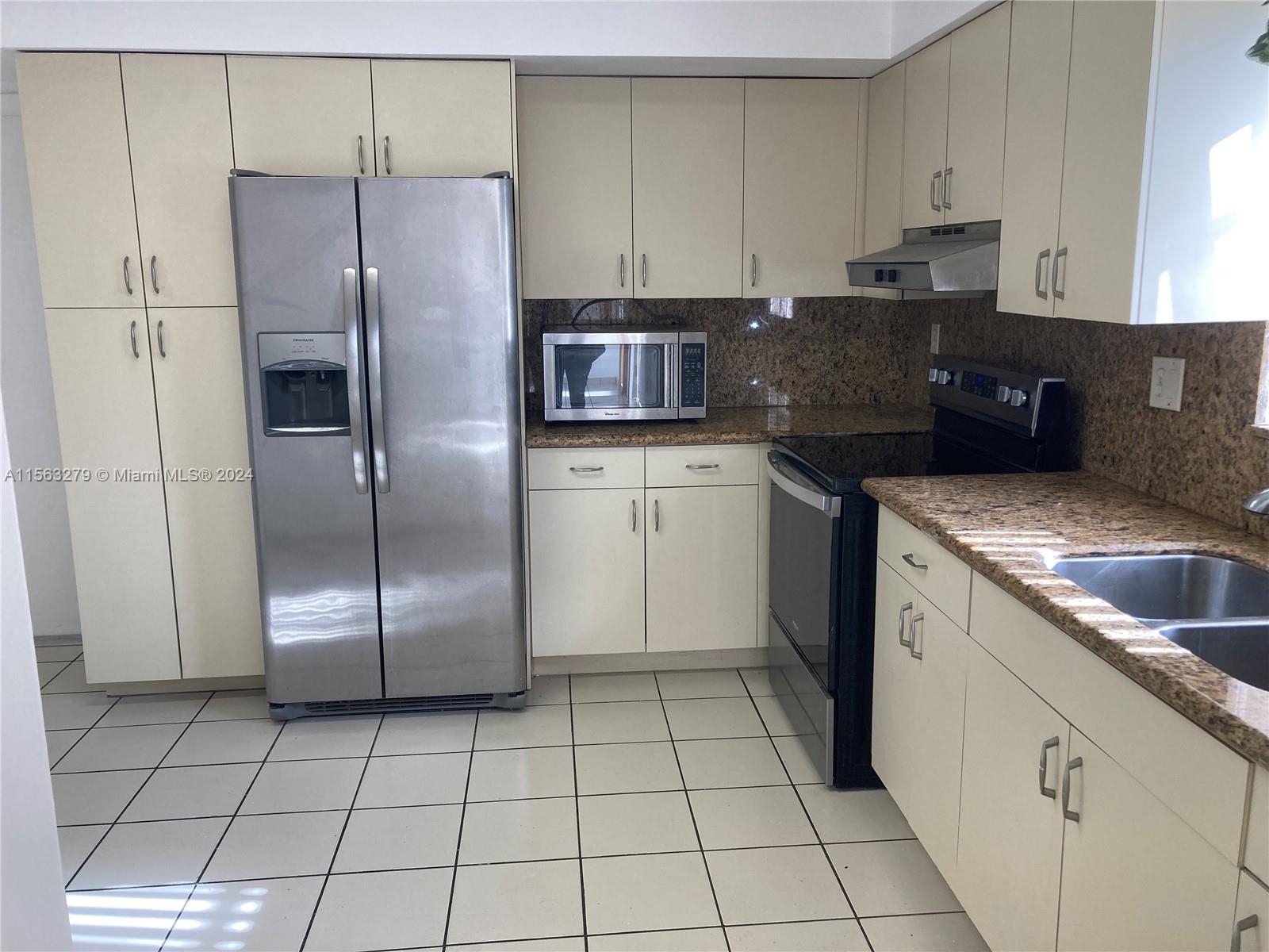 PALM SPRINGS LAKES 2ND AD - Residential