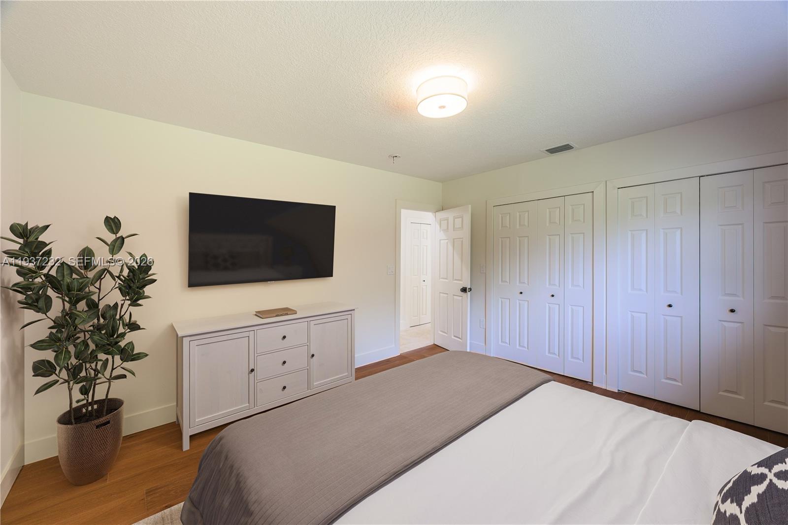 Bonzaza/Bonza­na Ranch Est - Residential